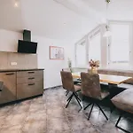 Theresa Aparthotel 3*