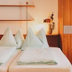 Theresa Aparthotel 3*