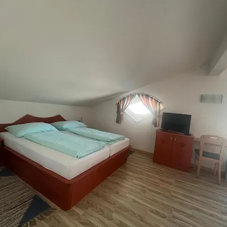 Holiday + Theresa Kaprun