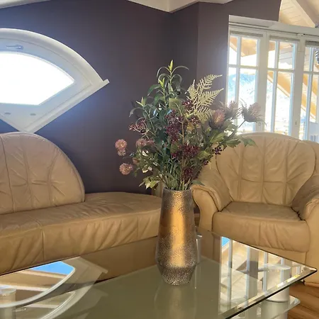 Holiday + Theresa Lägenhetshotell 3*