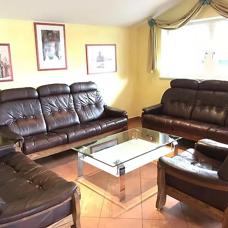 Holiday + Theresa Lägenhetshotell