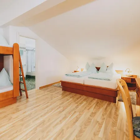 Theresa アパートホテル