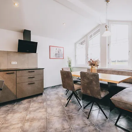 Holiday + Theresa Lägenhetshotell 3*