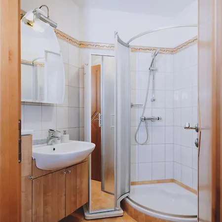 Holiday + Theresa Lägenhetshotell Kaprun