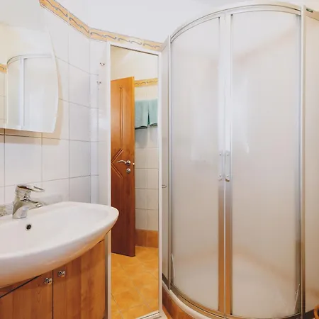 Theresa アパートホテル