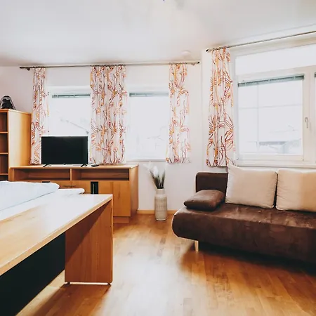 Theresa アパートホテル