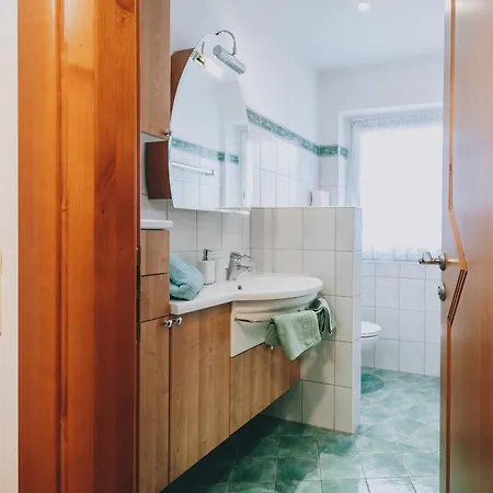 アパートホテル Theresa 3*