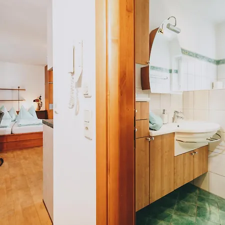 Holiday + Theresa Kaprun